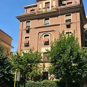 The Queen Apartment